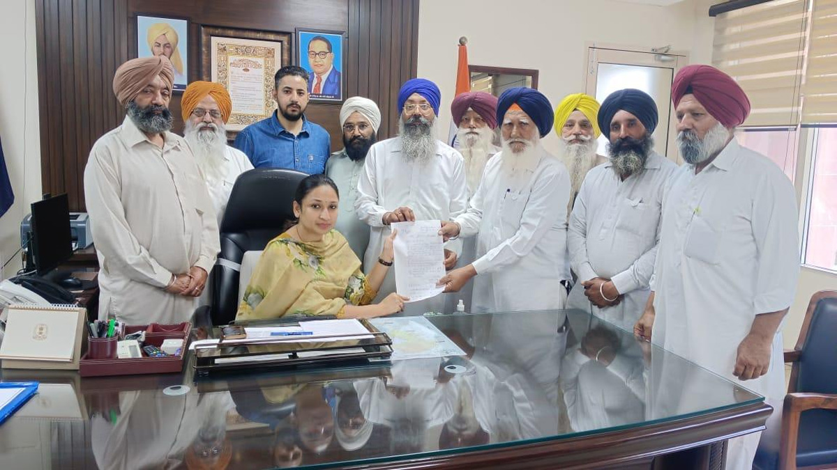 Delegation of Lambardars Meets Deputy Commissioner